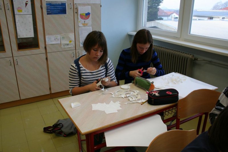 Prednovoletna okrasitev šole