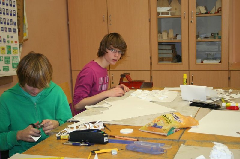 Prednovoletna okrasitev šole