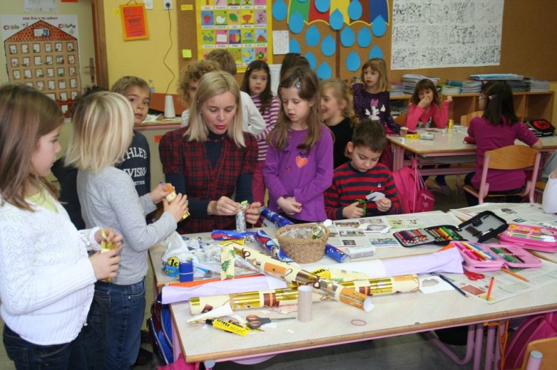 Prednovoletna okrasitev šole