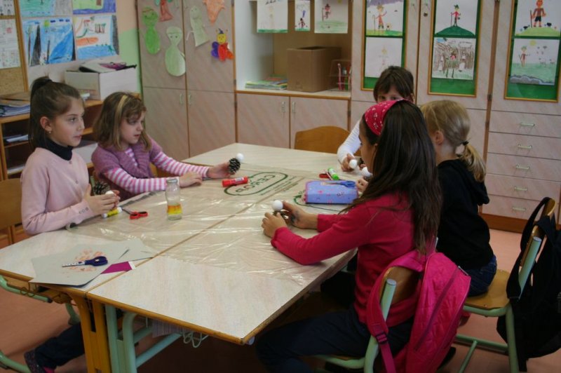 Prednovoletna okrasitev šole