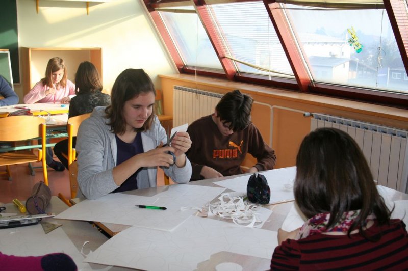 Prednovoletna okrasitev šole