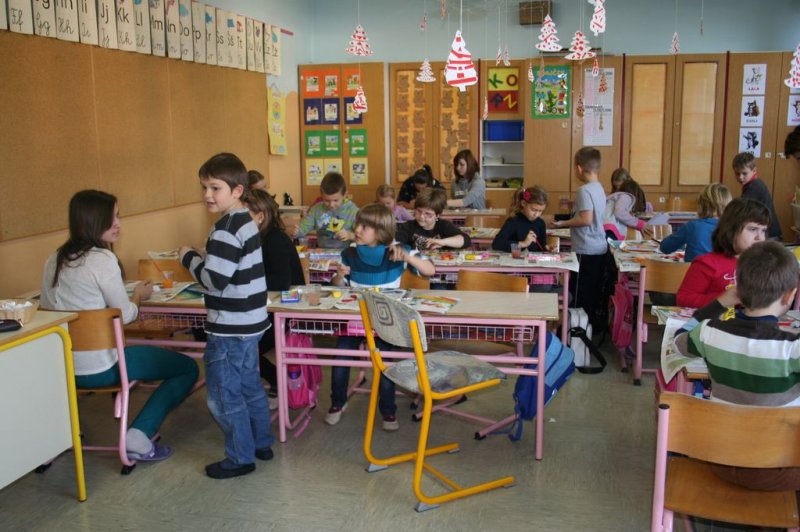 Prednovoletna okrasitev šole