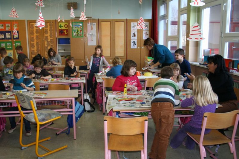 Prednovoletna okrasitev šole