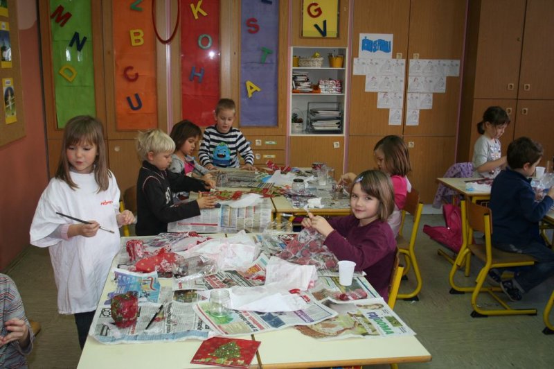 Prednovoletna okrasitev šole