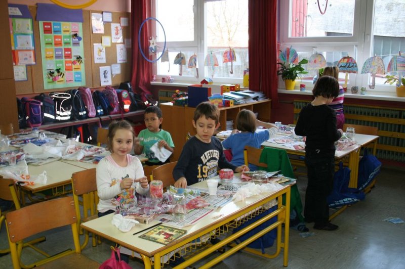 Prednovoletna okrasitev šole