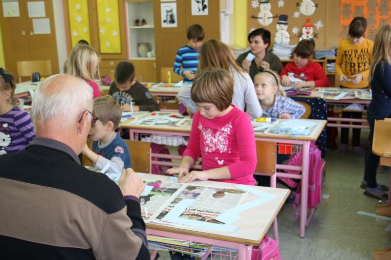 Prednovoletna okrasitev šole
