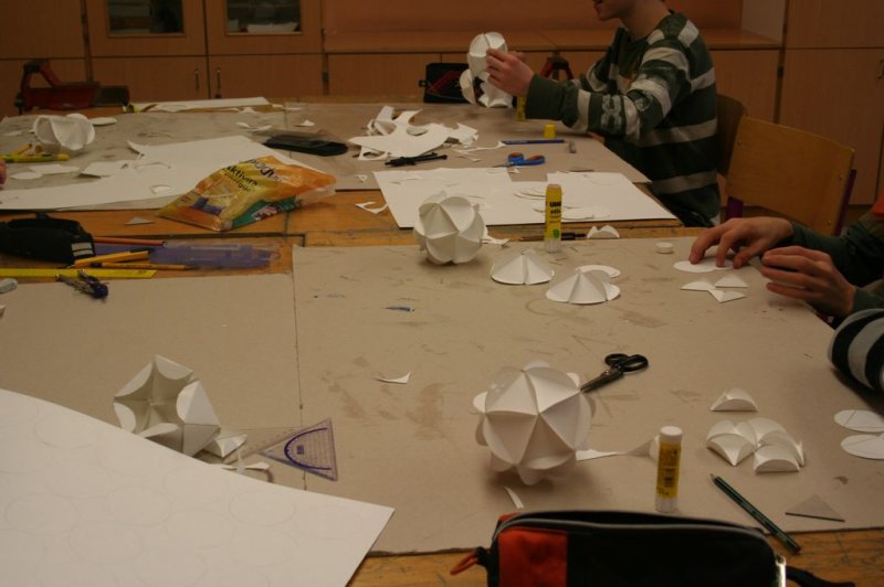 Prednovoletna okrasitev šole