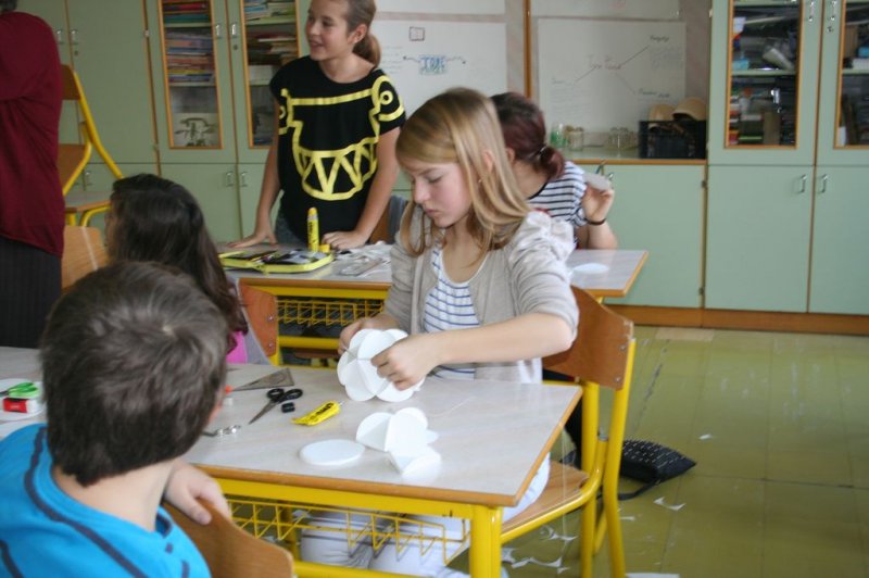 Prednovoletna okrasitev šole