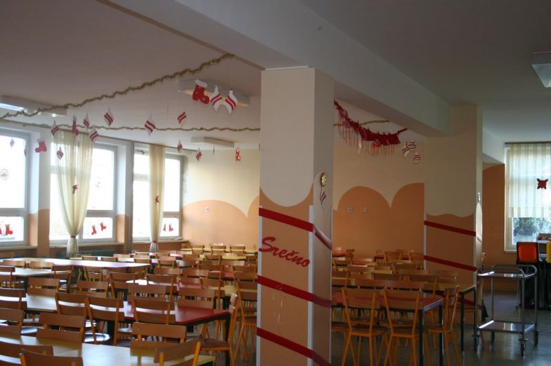 Prednovoletna okrasitev šole