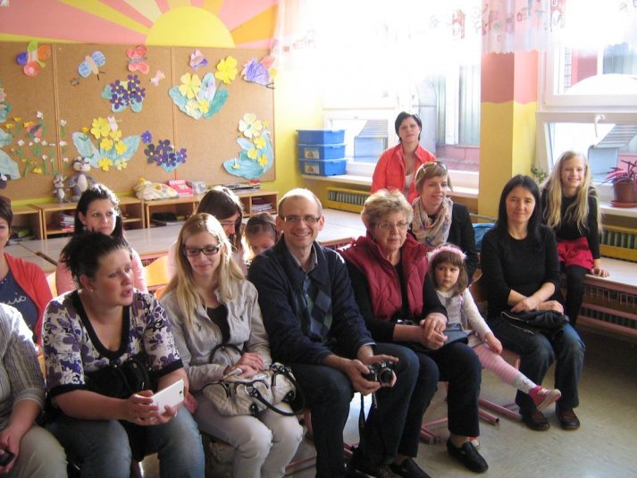 Proslava ob materinskem dnevu v 1.b