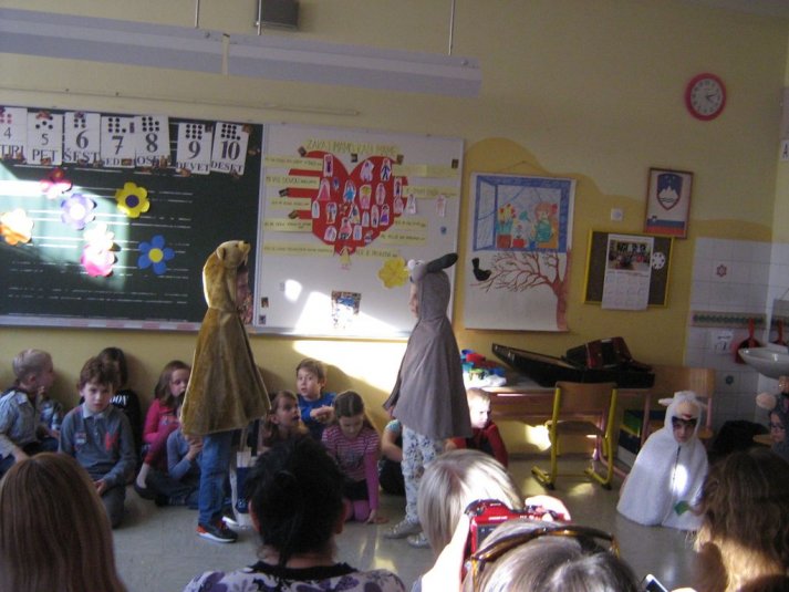 Proslava ob materinskem dnevu v 1.b