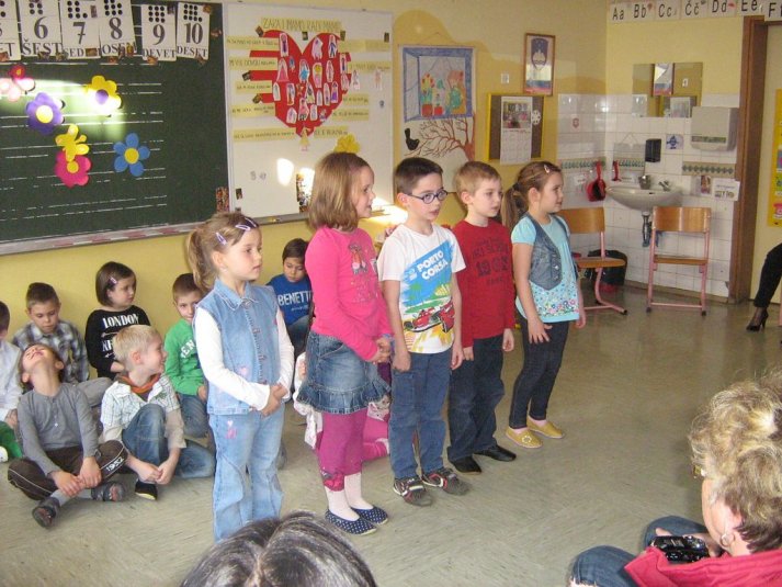 Proslava ob materinskem dnevu v 1.b
