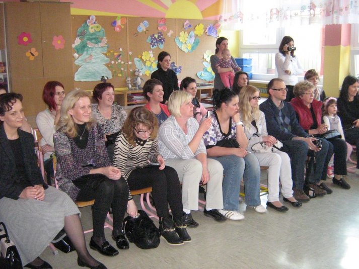 Proslava ob materinskem dnevu v 1.b