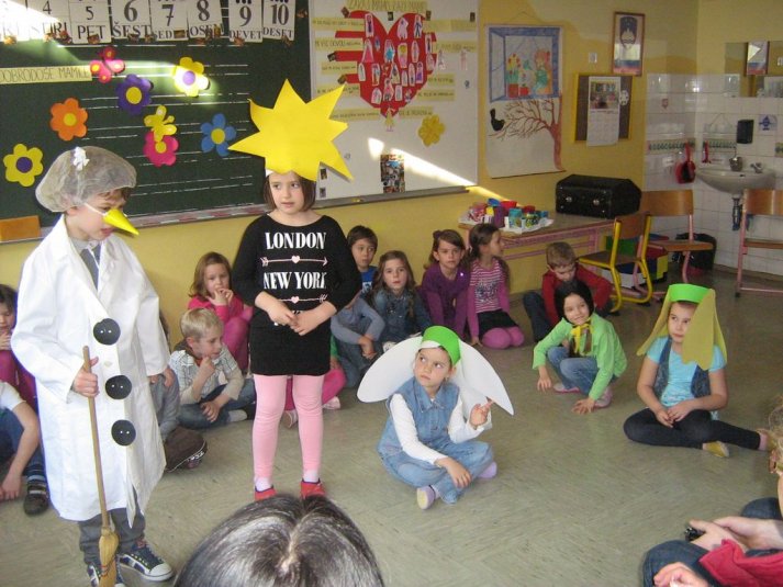 Proslava ob materinskem dnevu v 1.b