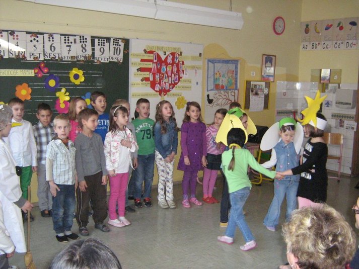 Proslava ob materinskem dnevu v 1.b