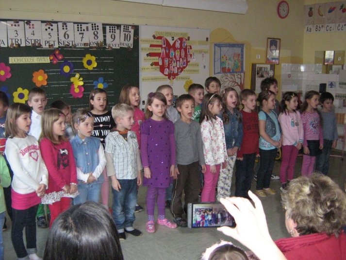 Proslava ob materinskem dnevu v 1.b