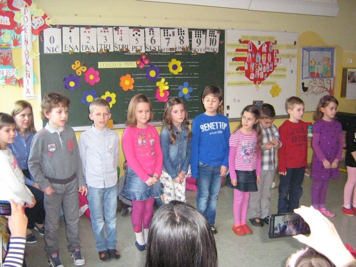 Proslava ob materinskem dnevu v 1.b