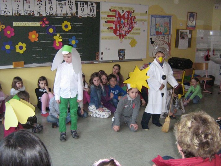 Proslava ob materinskem dnevu v 1.b