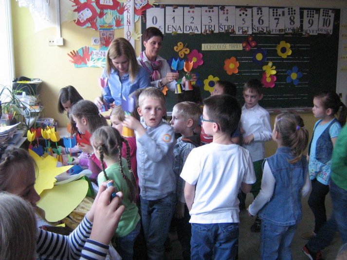 Proslava ob materinskem dnevu v 1.b