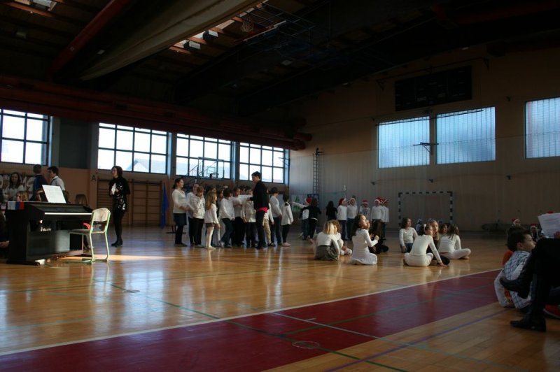 Šolska prireditev v počastitev praznikov