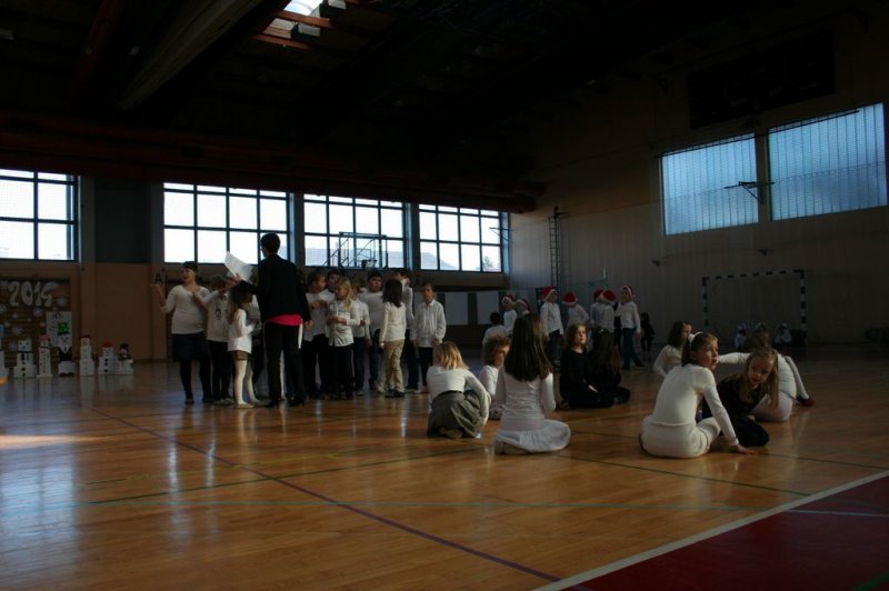 Šolska prireditev v počastitev praznikov