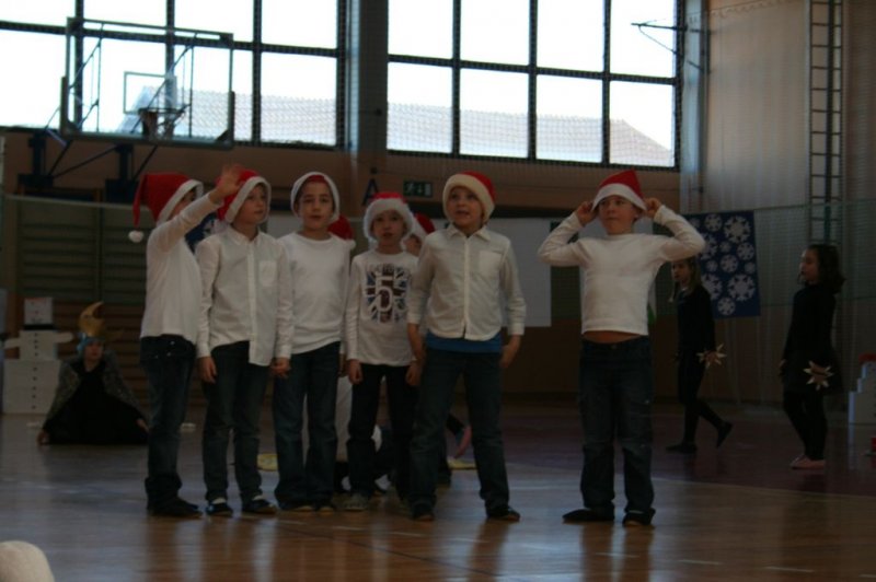 Šolska prireditev v počastitev praznikov