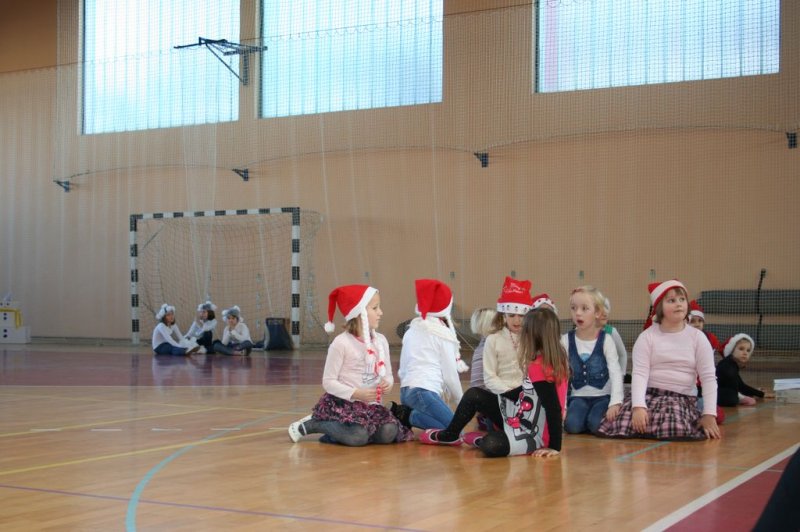 Šolska prireditev v počastitev praznikov