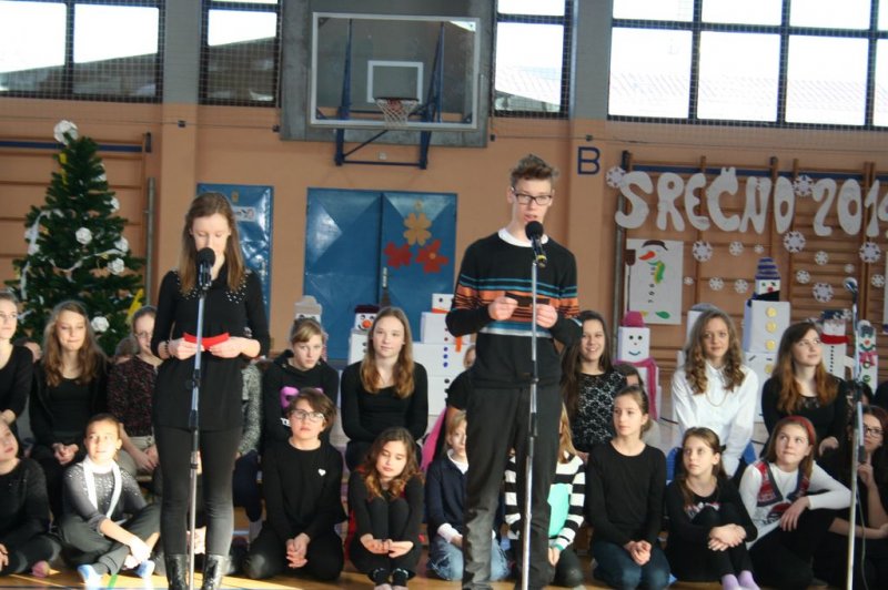 Šolska prireditev v počastitev praznikov