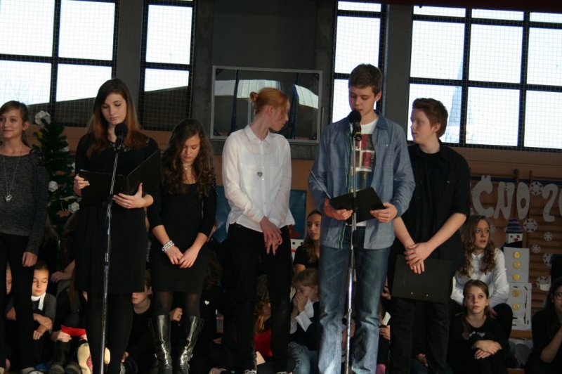 Šolska prireditev v počastitev praznikov