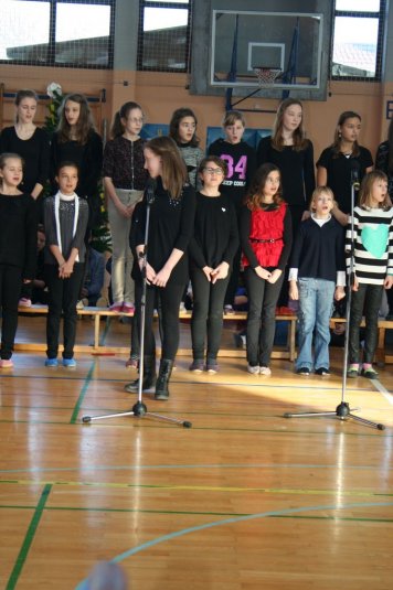 Šolska prireditev v počastitev praznikov