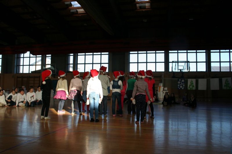 Šolska prireditev v počastitev praznikov