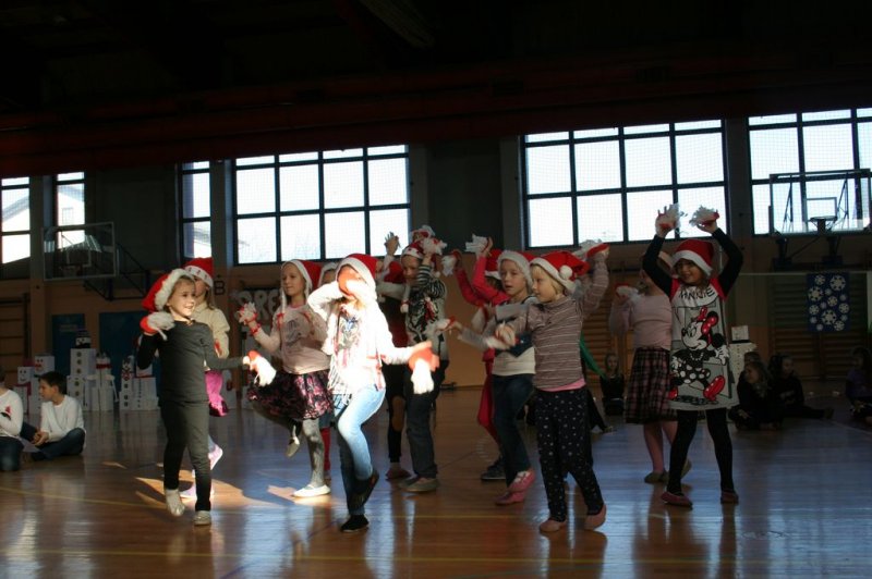 Šolska prireditev v počastitev praznikov