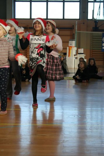 Šolska prireditev v počastitev praznikov