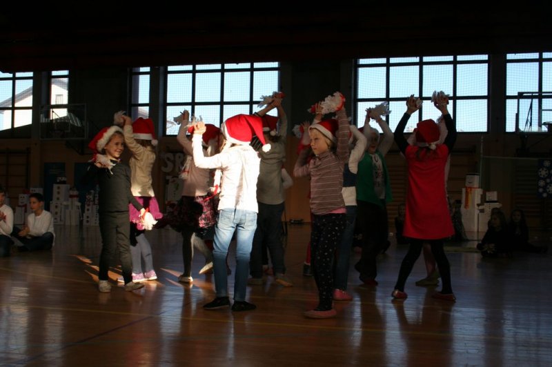 Šolska prireditev v počastitev praznikov