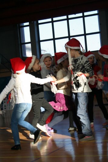 Šolska prireditev v počastitev praznikov