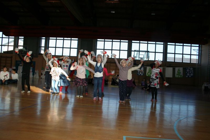 Šolska prireditev v počastitev praznikov