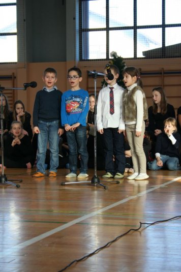 Šolska prireditev v počastitev praznikov