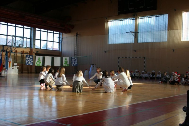 Šolska prireditev v počastitev praznikov