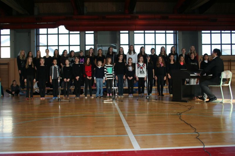 Šolska prireditev v počastitev praznikov