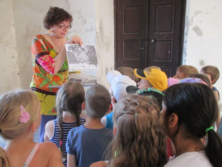 Sprehod po parku danes in nekoč