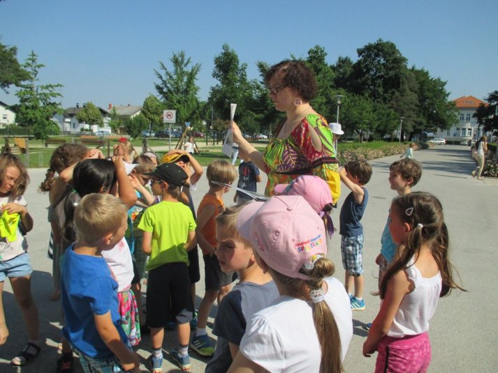 Sprehod po parku danes in nekoč