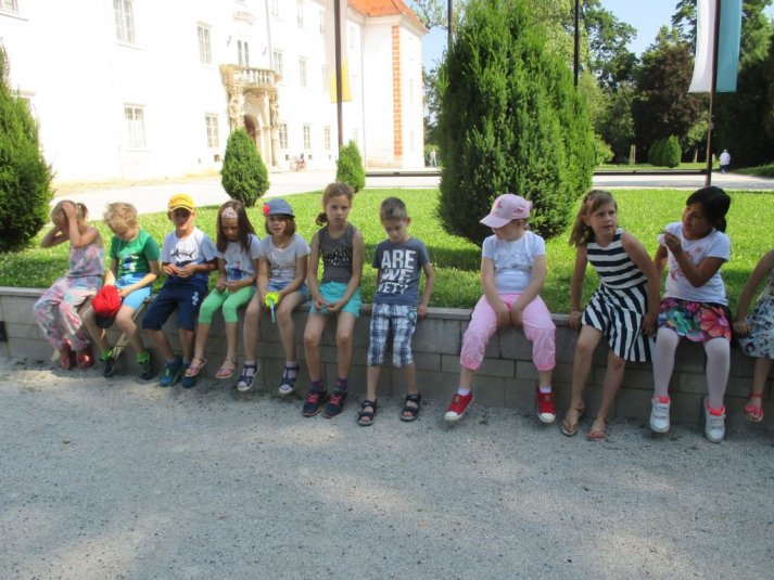 Sprehod po parku danes in nekoč