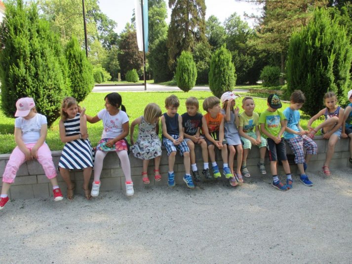 Sprehod po parku danes in nekoč