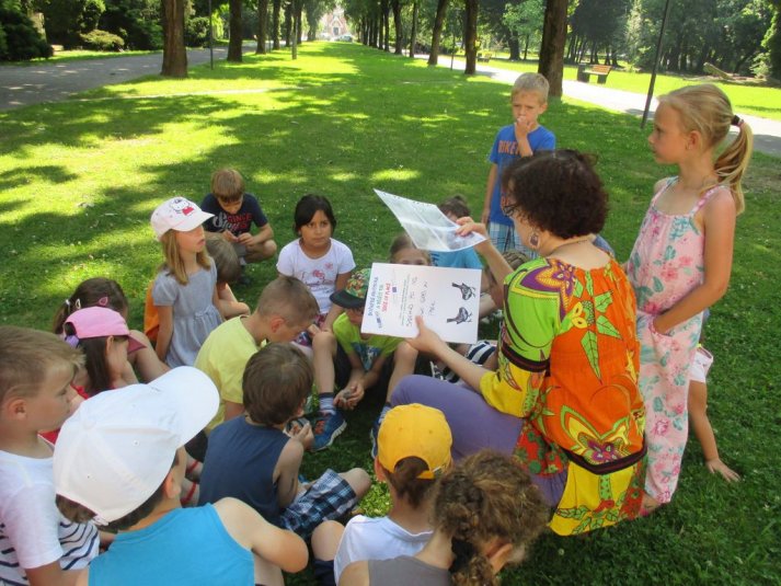 Sprehod po parku danes in nekoč