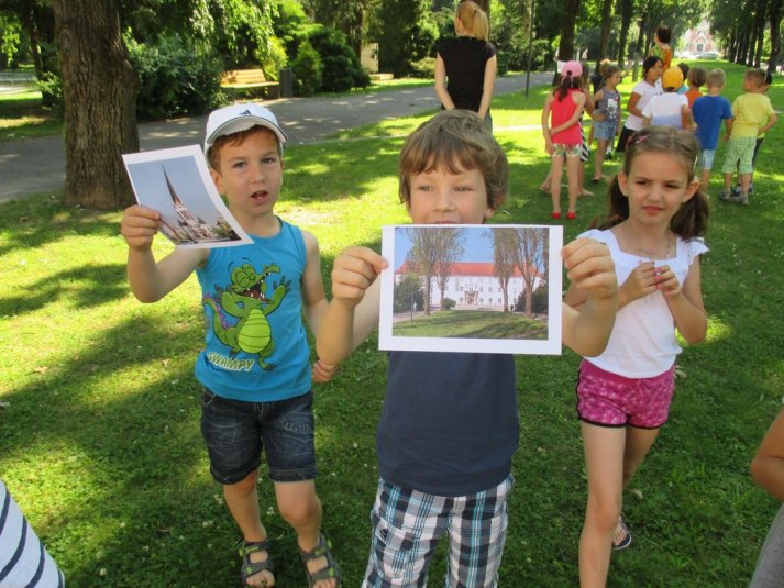 Sprehod po parku danes in nekoč