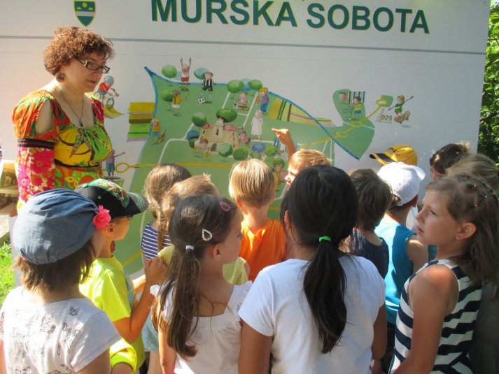 Sprehod po parku danes in nekoč