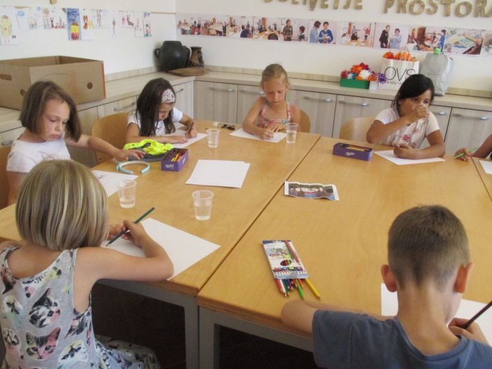 Sprehod po parku danes in nekoč