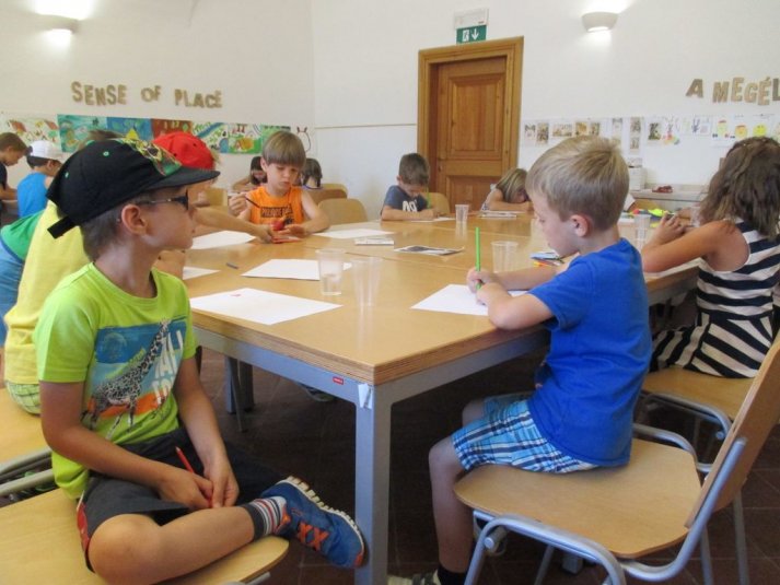 Sprehod po parku danes in nekoč