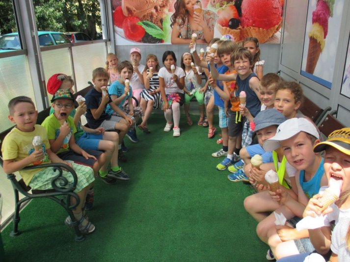 Sprehod po parku danes in nekoč