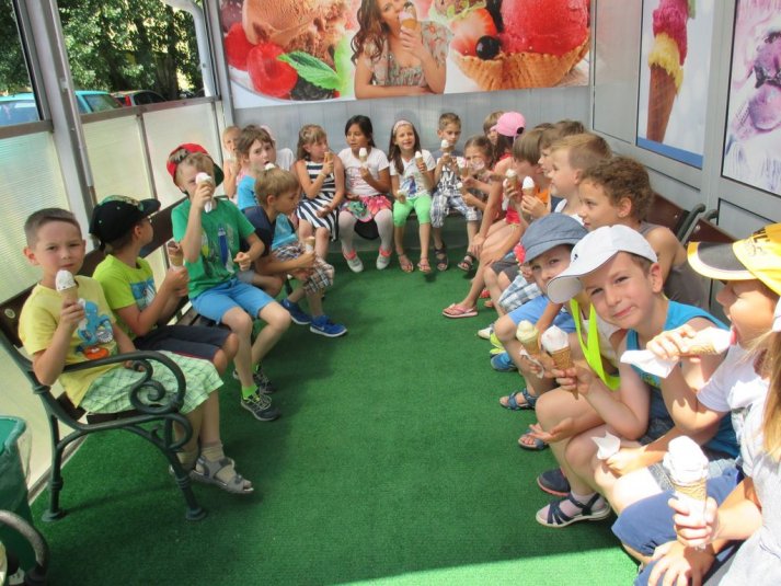 Sprehod po parku danes in nekoč